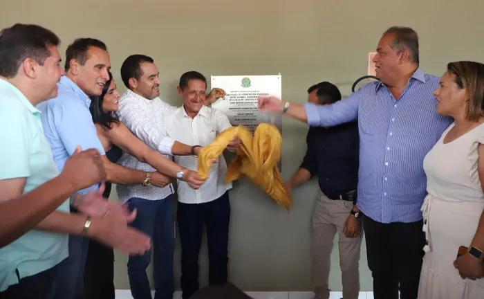 Com investimento de R$ 2 milhões, governador Wanderlei Barbosa entrega Centro Poliesportivo de Mateiros, no Jalapão